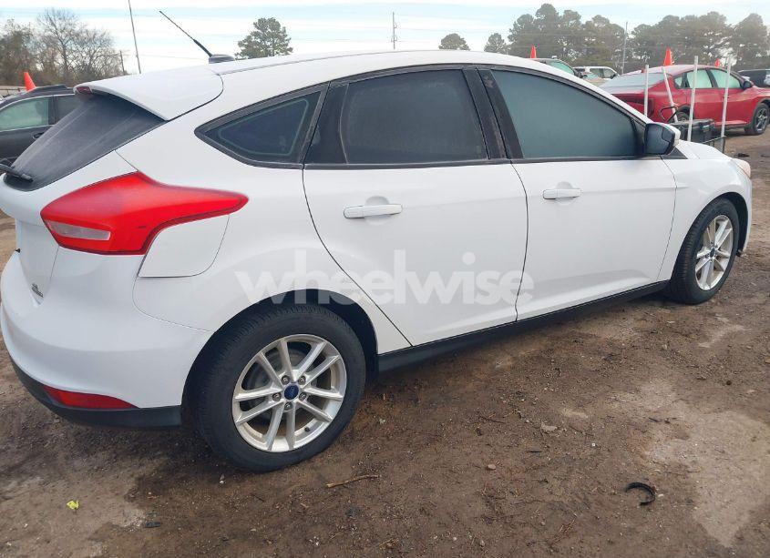 Photo 4 of 2015 Ford Focus SE (VIN 1FADP3K22FL203692)