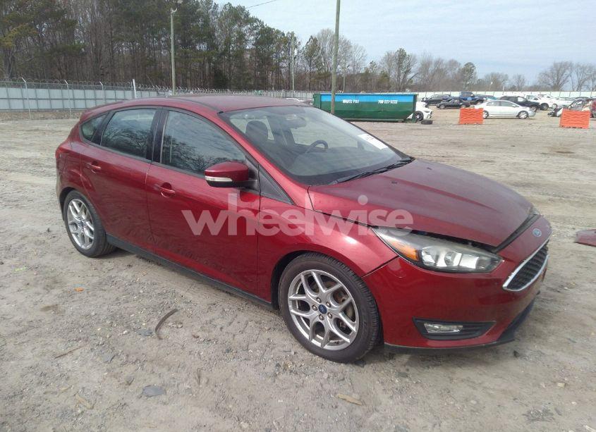 2015 Ford Focus SE (VIN 1FADP3K22FL224476) main photo