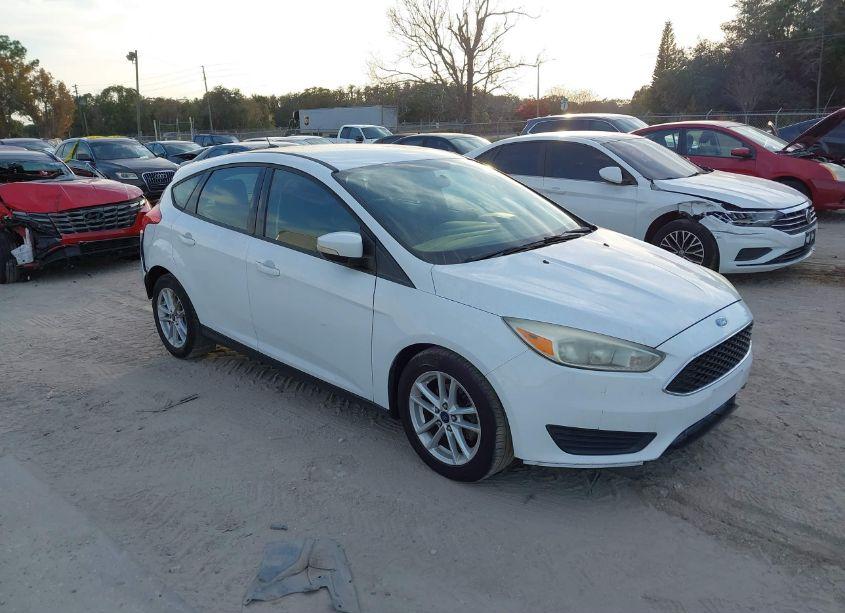 2015 Ford Focus SE (VIN 1FADP3K22FL259583) main photo