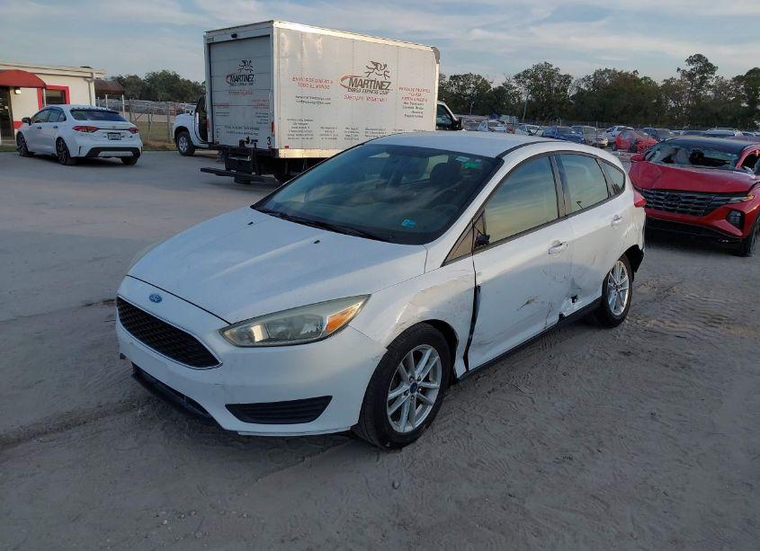 Photo 2 of 2015 Ford Focus SE (VIN 1FADP3K22FL259583)