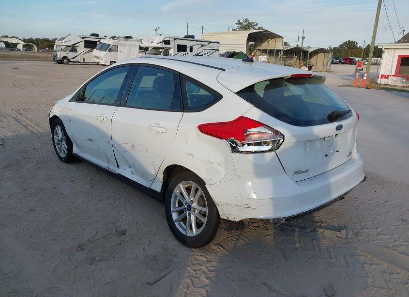Photo 3 of 2015 Ford Focus SE (VIN 1FADP3K22FL259583)