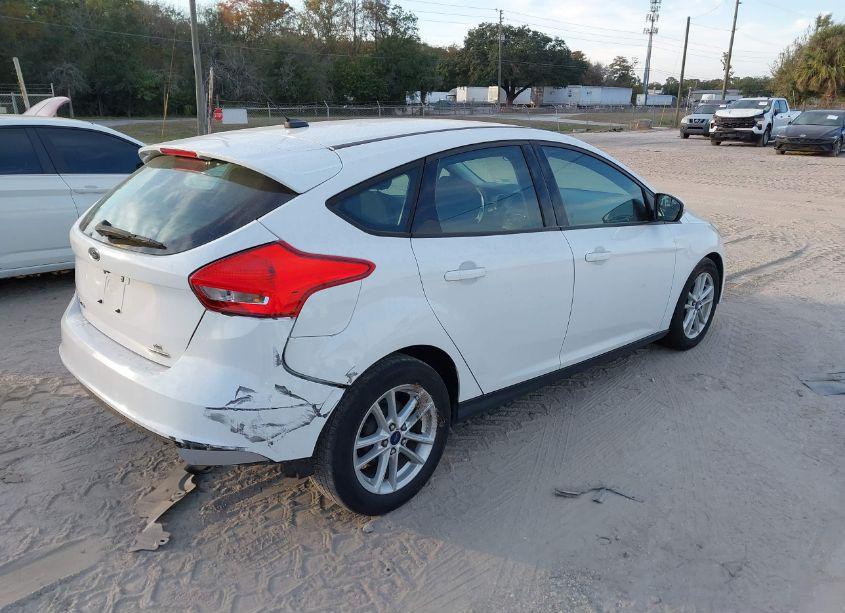 Photo 4 of 2015 Ford Focus SE (VIN 1FADP3K22FL259583)
