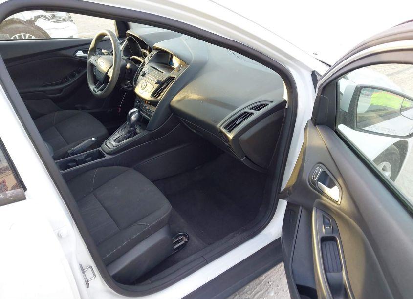 Photo 5 of 2015 Ford Focus SE (VIN 1FADP3K22FL259583)