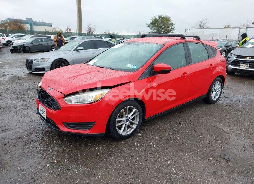 Photo 2 of 2015 Ford Focus SE (VIN 1FADP3K22FL276478)