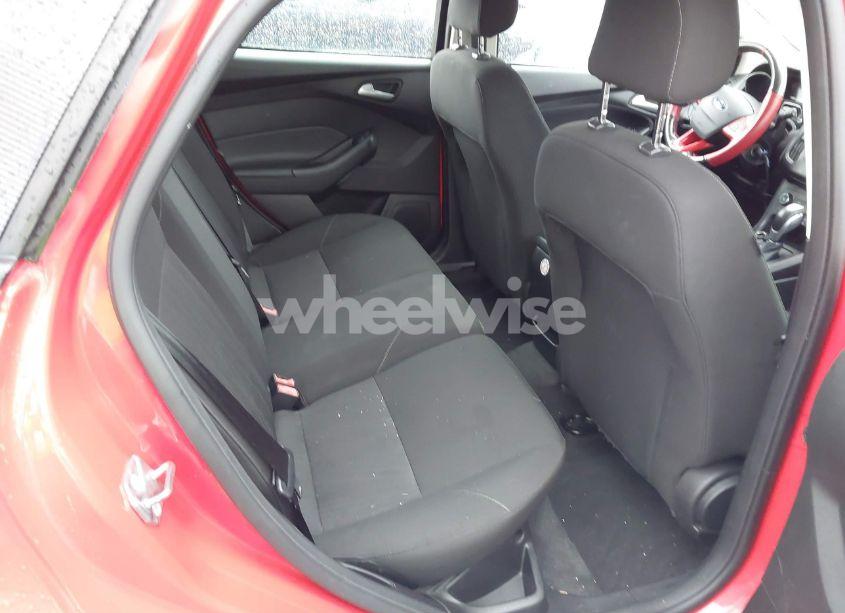 Photo 8 of 2015 Ford Focus SE (VIN 1FADP3K22FL276478)