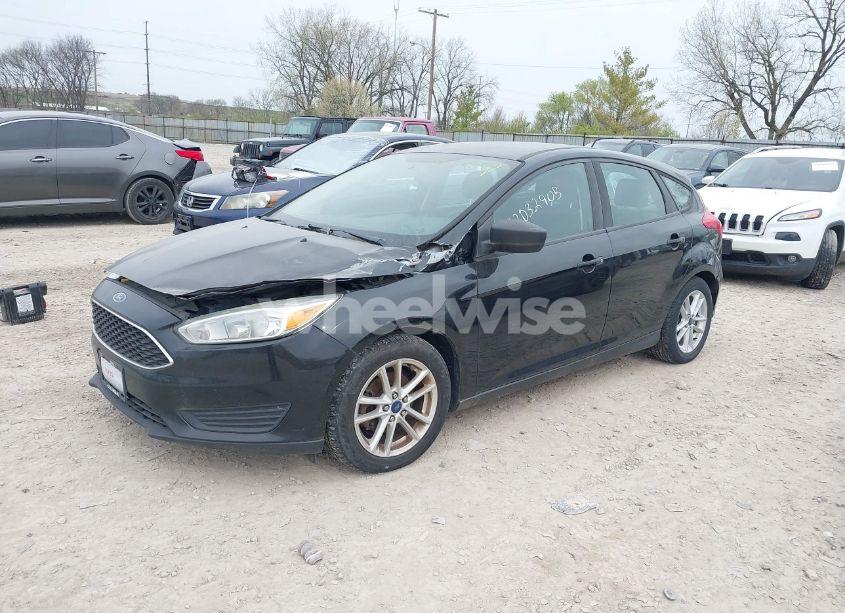 Photo 2 of 2015 Ford Focus SE (VIN 1FADP3K22FL293099)