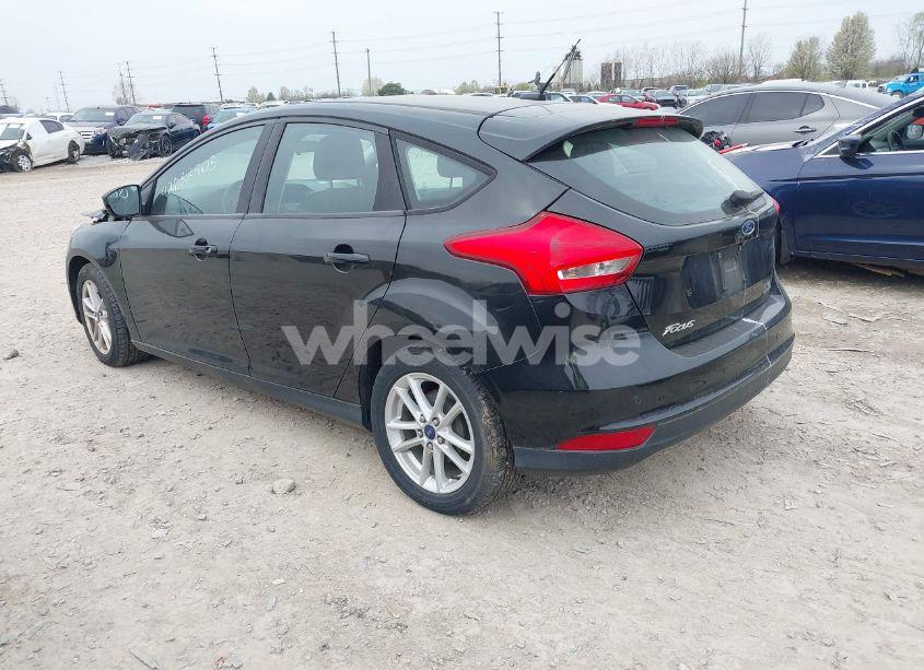 Photo 3 of 2015 Ford Focus SE (VIN 1FADP3K22FL293099)