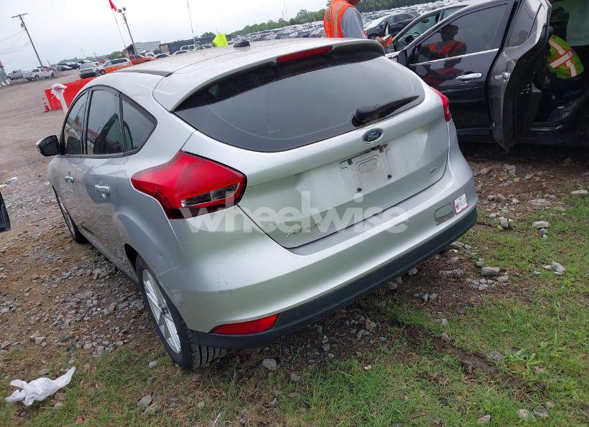 Photo 3 of 2015 Ford Focus SE (VIN 1FADP3K22FL315361)