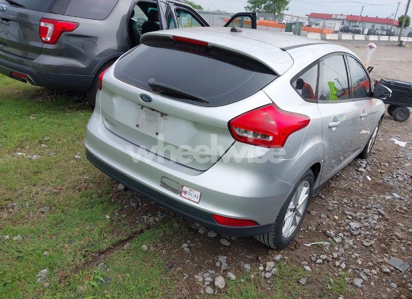 Photo 4 of 2015 Ford Focus SE (VIN 1FADP3K22FL315361)
