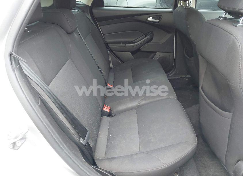 Photo 8 of 2015 Ford Focus SE (VIN 1FADP3K22FL315361)