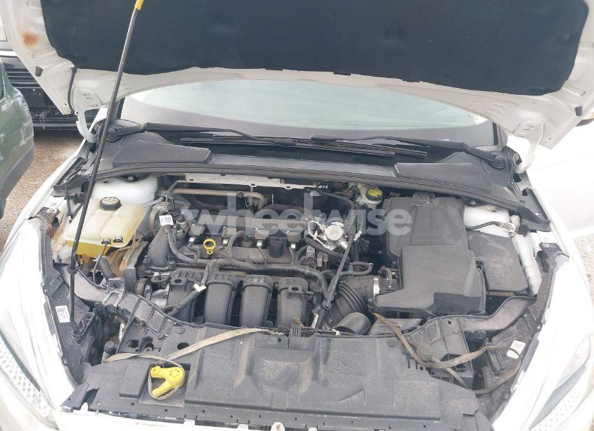 Photo 10 of 2015 Ford Focus SE (VIN 1FADP3K22FL384874)