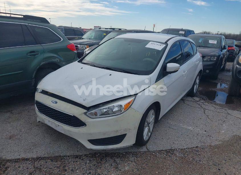 Photo 2 of 2015 Ford Focus SE (VIN 1FADP3K22FL384874)