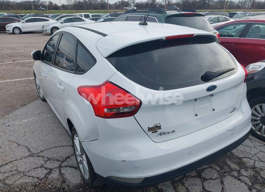 Photo 3 of 2015 Ford Focus SE (VIN 1FADP3K22FL384874)