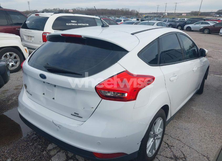 Photo 4 of 2015 Ford Focus SE (VIN 1FADP3K22FL384874)