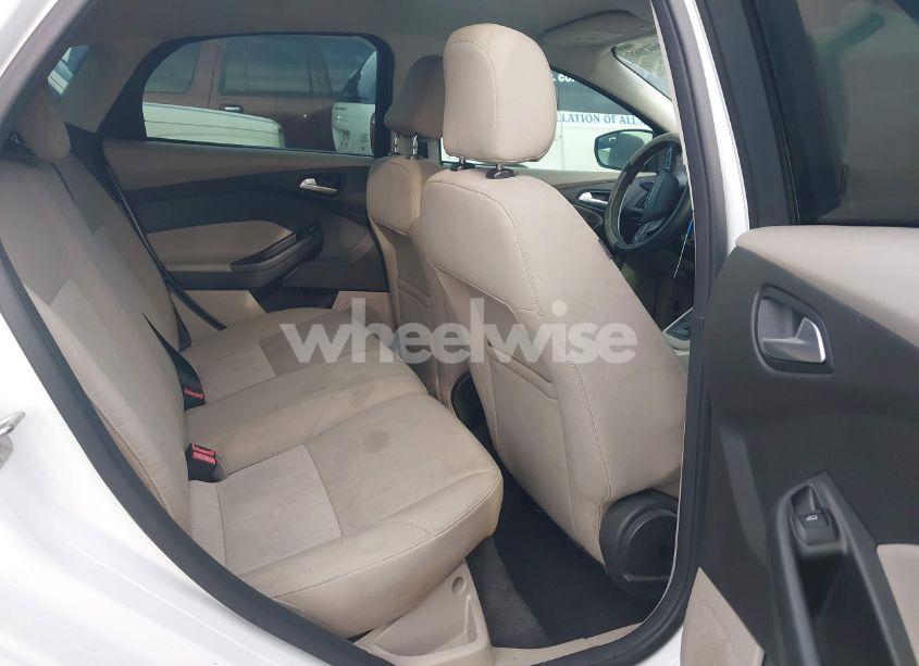 Photo 8 of 2015 Ford Focus SE (VIN 1FADP3K22FL384874)