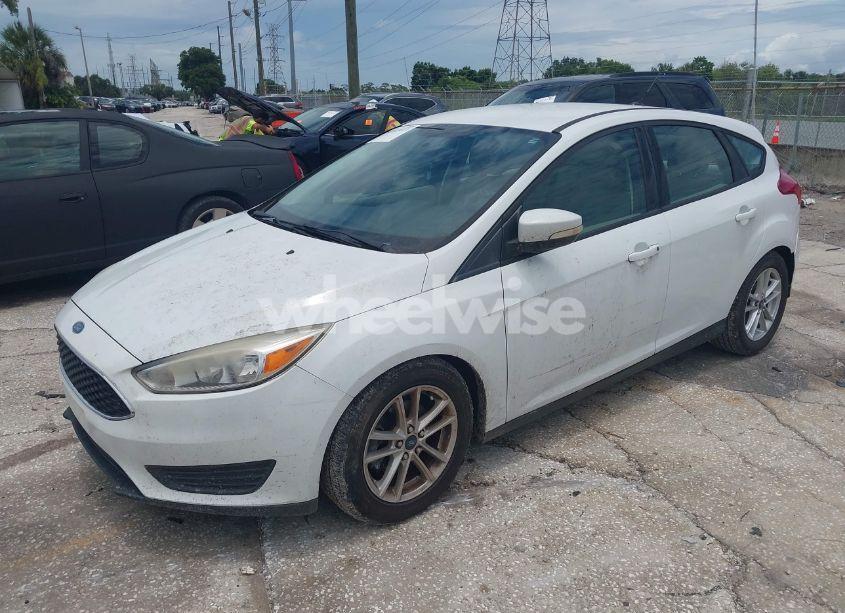 Photo 2 of 2016 Ford Focus SE (VIN 1FADP3K22GL213513)