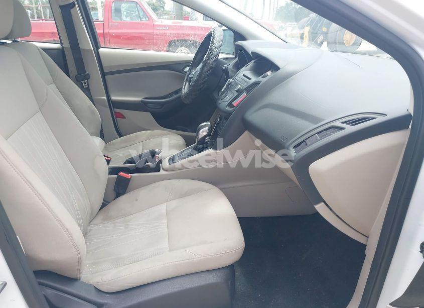 Photo 5 of 2016 Ford Focus SE (VIN 1FADP3K22GL213513)