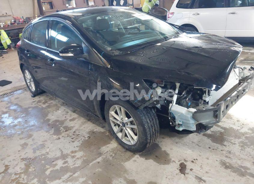 2016 Ford Focus SE (VIN 1FADP3K22GL309495) main photo