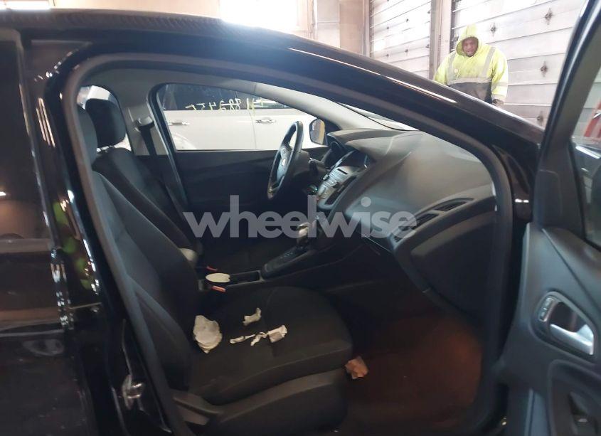 Photo 5 of 2016 Ford Focus SE (VIN 1FADP3K22GL309495)