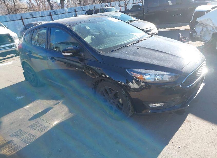 2016 Ford Focus SE (VIN 1FADP3K22GL326720) main photo