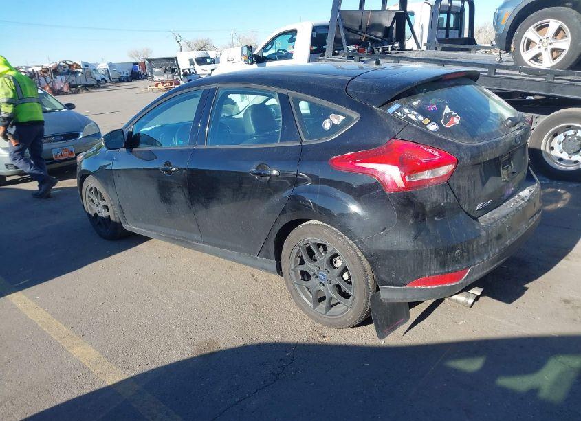 Photo 3 of 2016 Ford Focus SE (VIN 1FADP3K22GL326720)