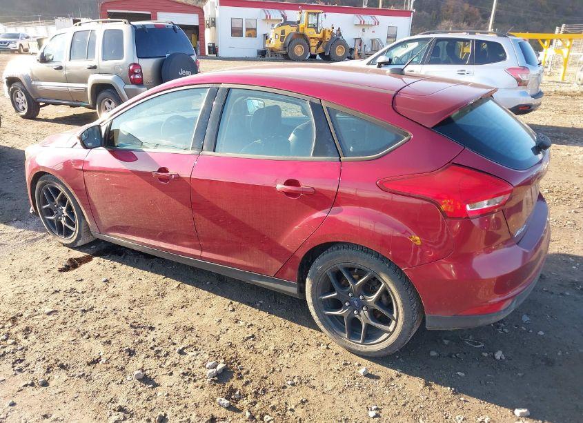 Photo 3 of 2016 Ford Focus SE (VIN 1FADP3K22GL330587)