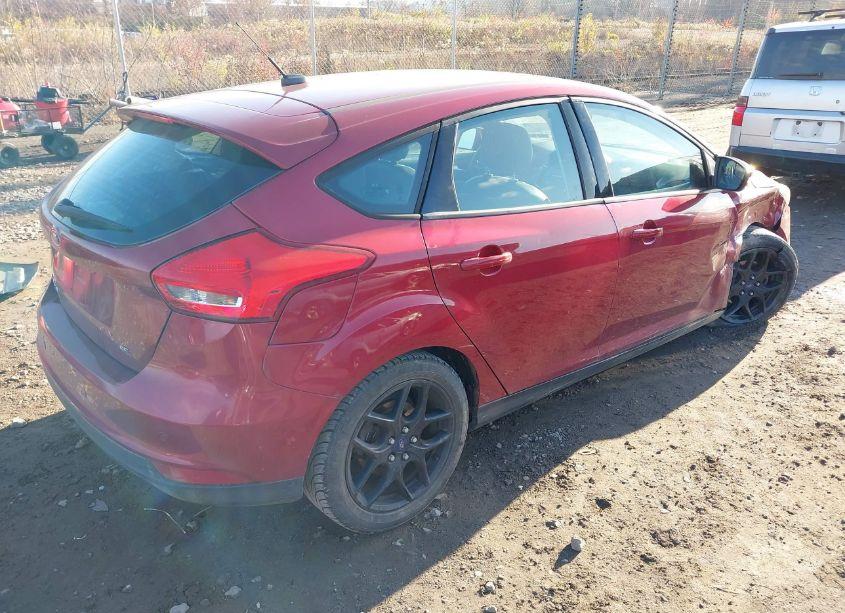 Photo 4 of 2016 Ford Focus SE (VIN 1FADP3K22GL330587)