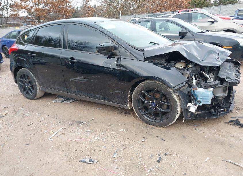 2016 Ford Focus SE (VIN 1FADP3K22GL368529) main photo