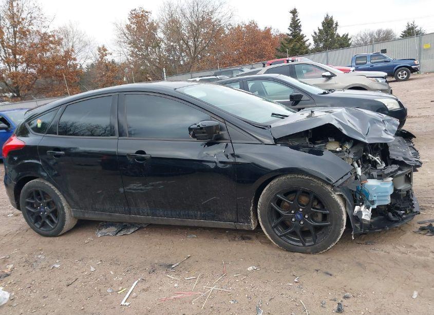 Photo 13 of 2016 Ford Focus SE (VIN 1FADP3K22GL368529)