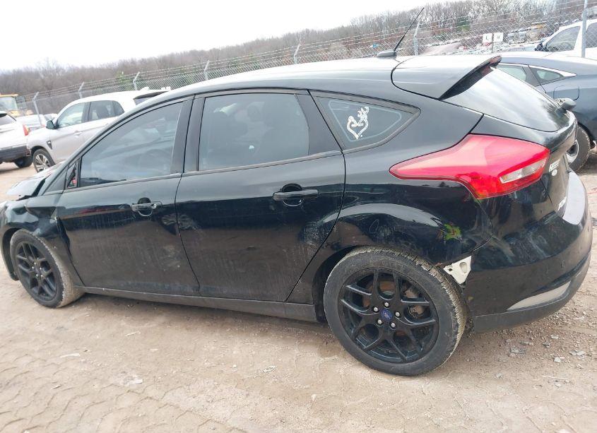 Photo 14 of 2016 Ford Focus SE (VIN 1FADP3K22GL368529)