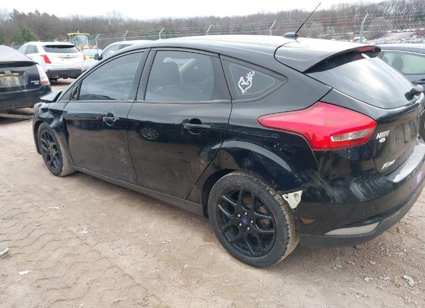 Photo 3 of 2016 Ford Focus SE (VIN 1FADP3K22GL368529)