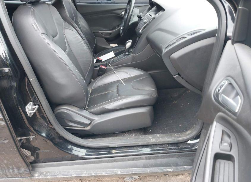 Photo 5 of 2016 Ford Focus SE (VIN 1FADP3K22GL368529)