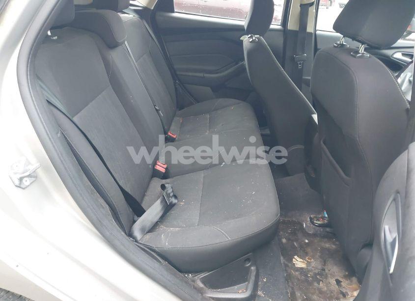 Photo 8 of 2016 Ford Focus SE (VIN 1FADP3K22GL399344)