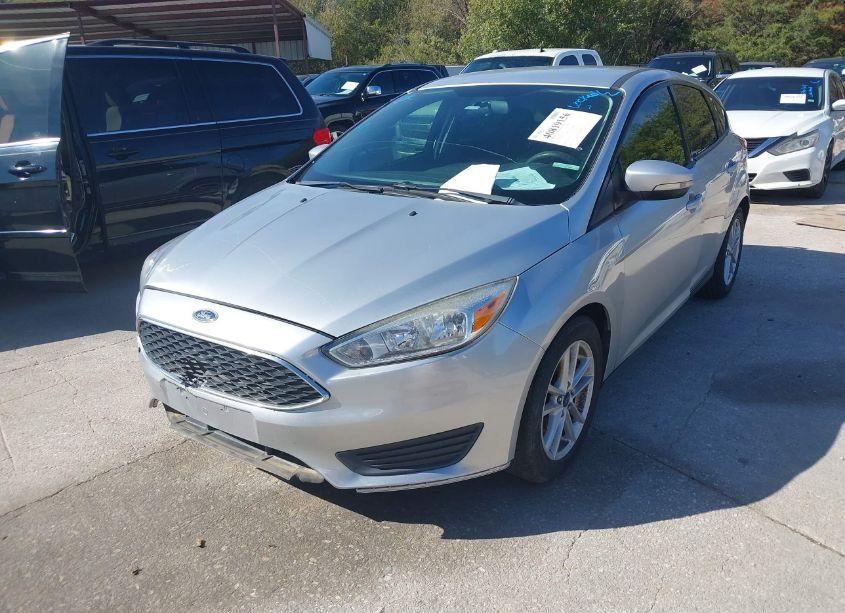 Photo 2 of 2017 Ford Focus SE (VIN 1FADP3K22HL216798)