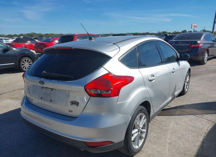 Photo 4 of 2017 Ford Focus SE (VIN 1FADP3K22HL216798)