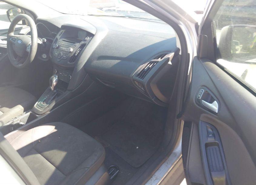 Photo 5 of 2017 Ford Focus SE (VIN 1FADP3K22HL216798)