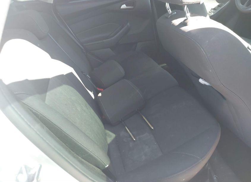 Photo 8 of 2017 Ford Focus SE (VIN 1FADP3K22HL216798)