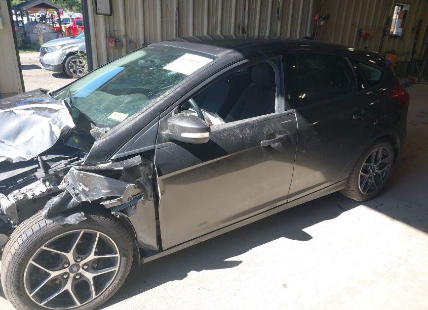 Photo 15 of 2017 Ford Focus SE (VIN 1FADP3K22HL246707)