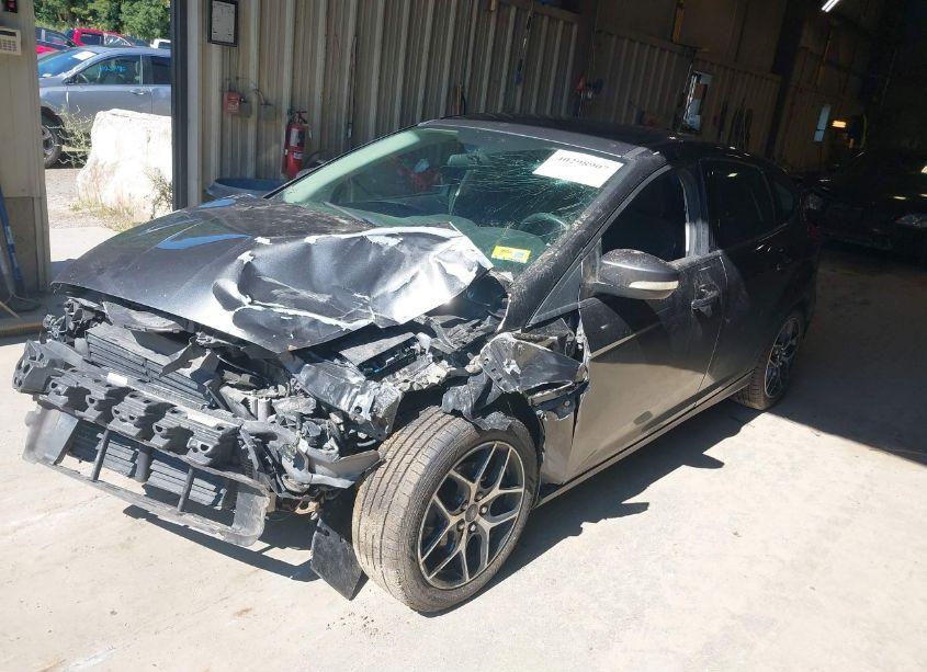 Photo 2 of 2017 Ford Focus SE (VIN 1FADP3K22HL246707)