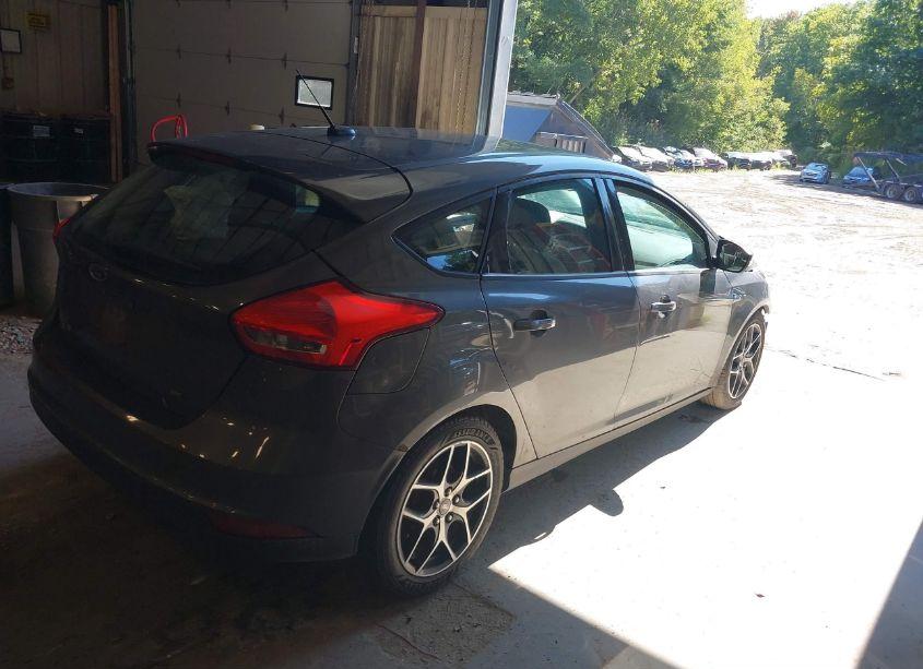 Photo 4 of 2017 Ford Focus SE (VIN 1FADP3K22HL246707)