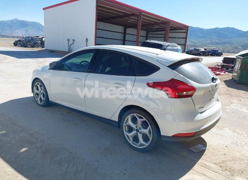 Photo 3 of 2017 Ford Focus SE (VIN 1FADP3K22HL259179)