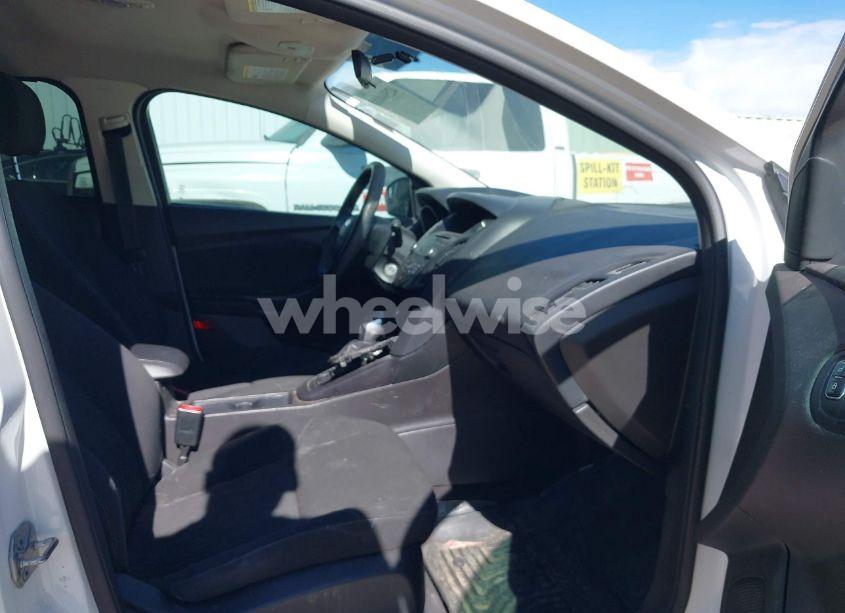 Photo 5 of 2017 Ford Focus SE (VIN 1FADP3K22HL259179)