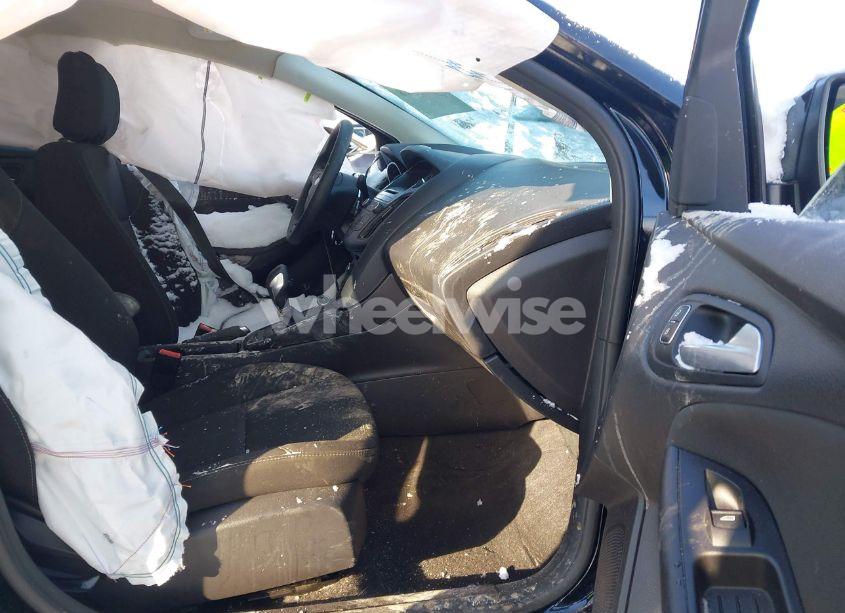 Photo 5 of 2017 Ford Focus SE (VIN 1FADP3K22HL298676)