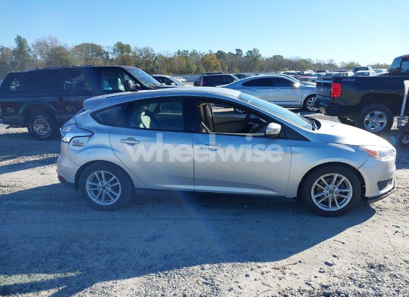 Photo 13 of 2017 Ford Focus SE (VIN 1FADP3K22HL317064)