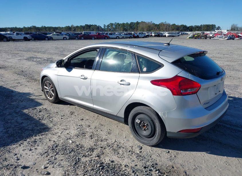 Photo 3 of 2017 Ford Focus SE (VIN 1FADP3K22HL317064)