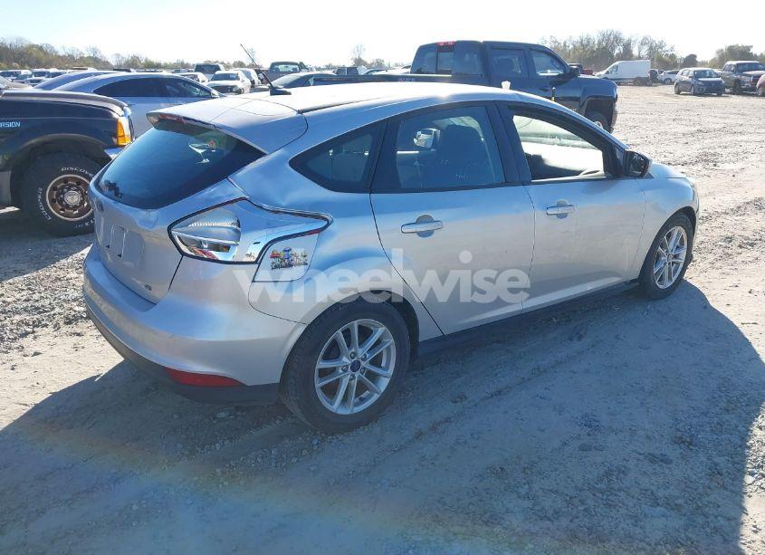 Photo 4 of 2017 Ford Focus SE (VIN 1FADP3K22HL317064)