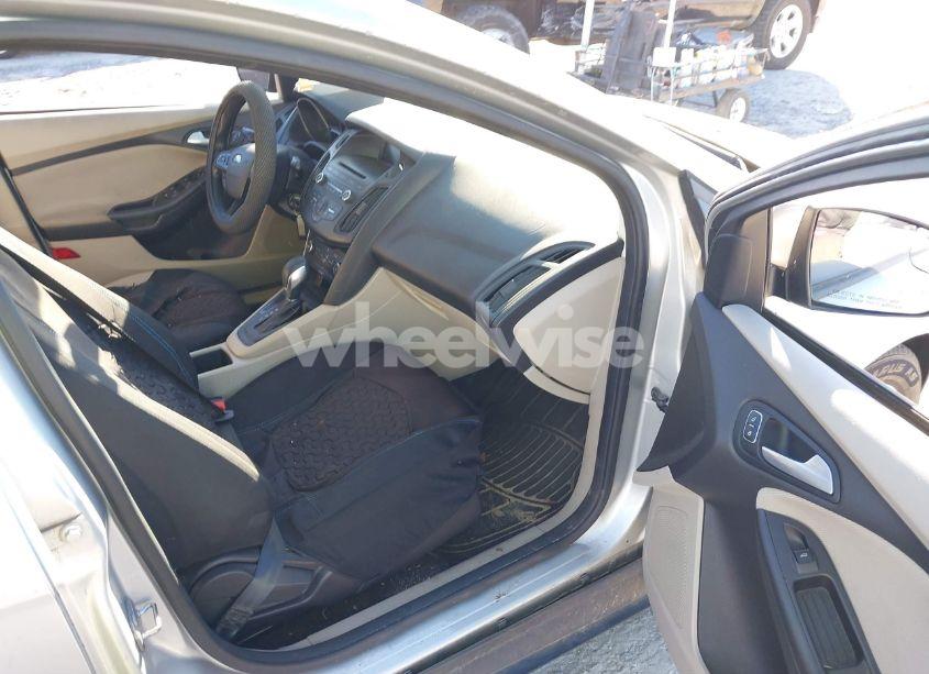 Photo 5 of 2017 Ford Focus SE (VIN 1FADP3K22HL317064)