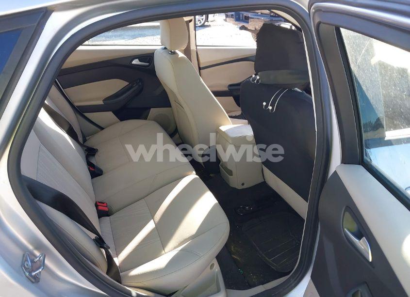 Photo 8 of 2017 Ford Focus SE (VIN 1FADP3K22HL317064)