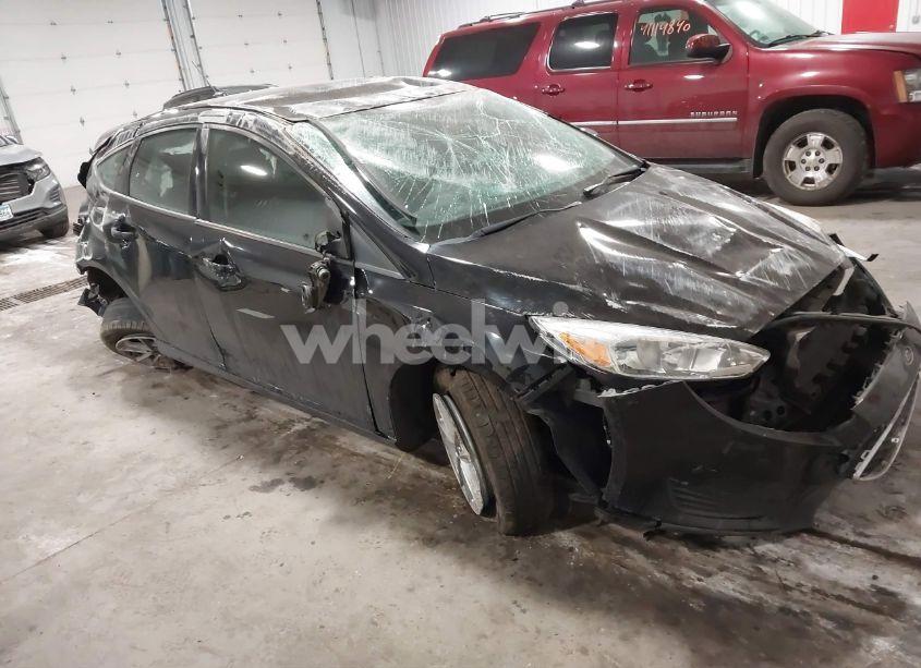 2018 Ford Focus SE (VIN 1FADP3K22JL206035) main photo