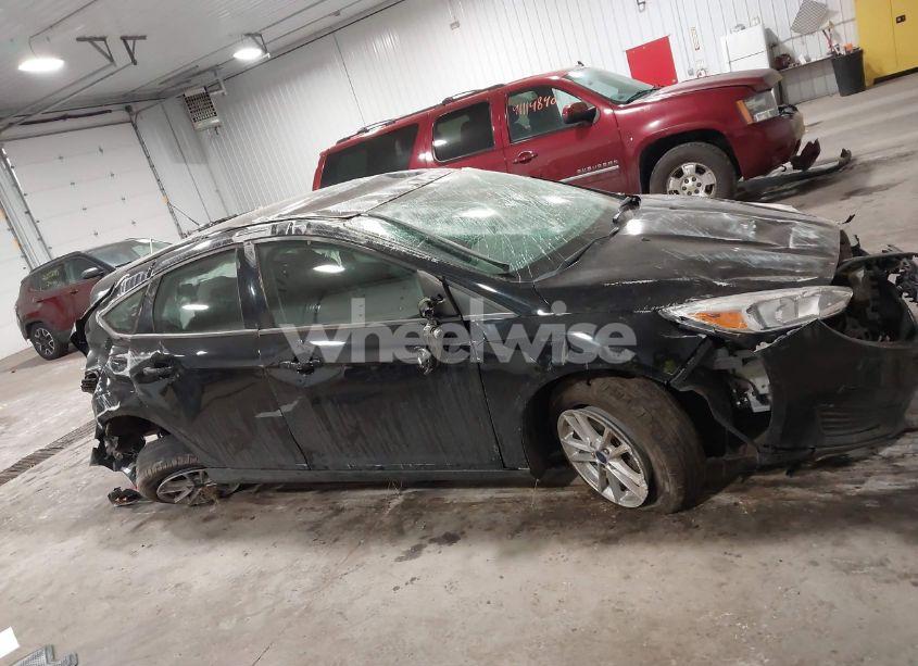 Photo 12 of 2018 Ford Focus SE (VIN 1FADP3K22JL206035)